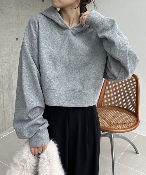 CAPRICIEUX LE'MAGE（カプリシューレマージュ）の「クロップフーディー（パーカー・レディース・グレー/ベージュ/レッド・FREE）」の4枚目の写真