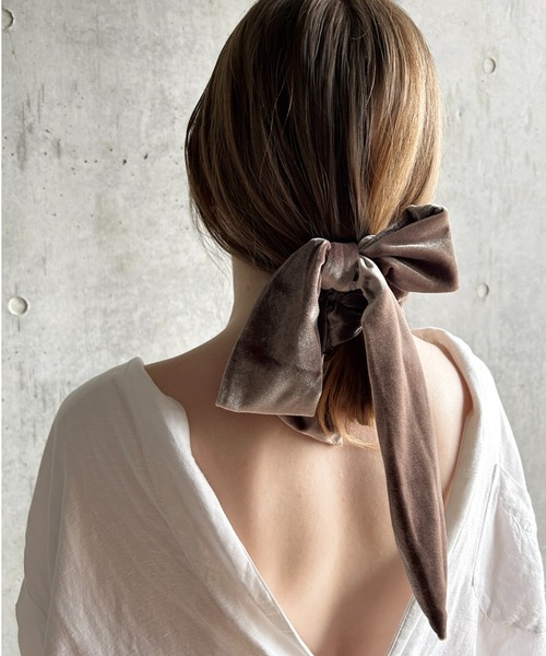 ciite'（シーテ）の「フレンチベロアリボン / シュシュ & リボンセット（シュシュ・レディース・ホワイト/ブラック/ピンク/カーキ/グレー/イエロー/ベージュ/ブルー/グリーン/レッド・FREE）」の4枚目の写真