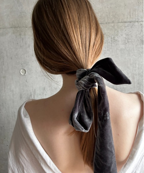 ciite'（シーテ）の「フレンチベロアリボン / シュシュ & リボンセット（シュシュ・レディース・ホワイト/ブラック/ピンク/カーキ/グレー/イエロー/ベージュ/ブルー/グリーン/レッド・FREE）」の3枚目の写真