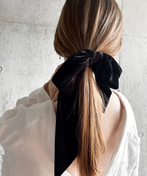 ciite'（シーテ）の「フレンチベロアリボン / シュシュ & リボンセット（シュシュ・レディース・ホワイト/ブラック/ピンク/カーキ/グレー/イエロー/ベージュ/ブルー/グリーン/レッド・FREE）」の2枚目の写真