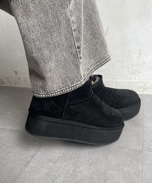 Thevon（ゼボン）の「ショートムートンブーツ（ブーツ・レディース・ブラック/ライトベージュ・M/L）」の3枚目の写真