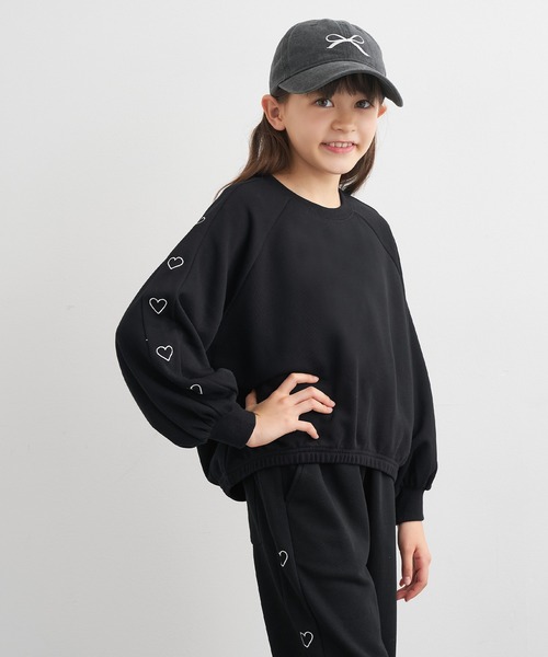 coca(coca)(コカ)の「キッズ 袖ハート刺繍 クロップド丈スウェット(スウェット・キッズ・ピンク/ブラック/ラベンダー・120/150/130/140)」の7枚目の写真