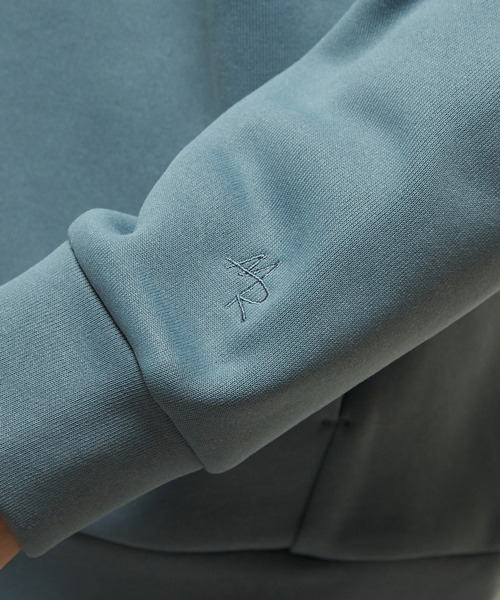 MEN'S MELROSE（メンズメルローズ）の「ハイファンクショナルフリーススプリットラグランスウェット（スウェット・メンズ・チャコールグレー/グレイッシュベージュ/グリーン・4/3）」の10枚目の写真