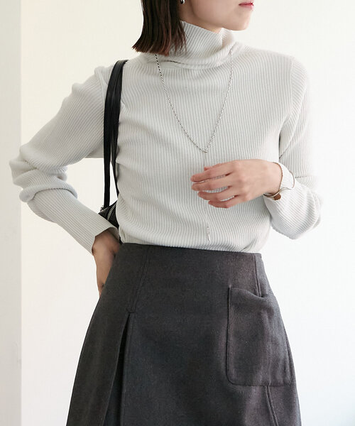 mystic（ミスティック）の「【EC限定カラーORG/６色展開】タートルリブニット（ニット/セーター・レディース・アイボリー/レッド/オレンジ/オフホワイト/ブルー/ブラック・FREE）」の2枚目の写真