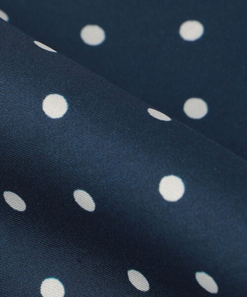 green label relaxing（グリーンレーベルリラクシング）の「GLR シルク ドット スカーフ（ストール/ショール・メンズ・ブラック/ダークブラウン/ネイビー・FREE）」の5枚目の写真