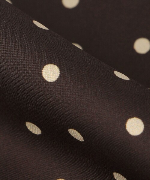 green label relaxing（グリーンレーベルリラクシング）の「GLR シルク ドット スカーフ（ストール/ショール・メンズ・ブラック/ダークブラウン/ネイビー・FREE）」の7枚目の写真