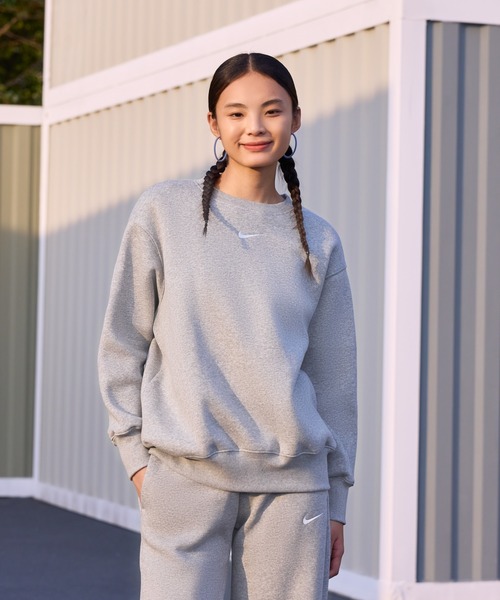 NIKE(ナイキ)の「《セットアップ対応商品》ナイキ スポーツウェア フェニックス フリース ウィメンズ オーバーサイズド クルーネック スウェットシャツ / Nike Sportswear Phoenix Fleece Women's Oversized Crewneck Sweatshirt DQ5734-063 Dark Grey Heather(スウェット・レディース・グレー系その他・M/L/2XL/XL/XS/S)」の4枚目の写真