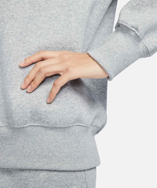 NIKE(ナイキ)の「《セットアップ対応商品》ナイキ スポーツウェア フェニックス フリース ウィメンズ オーバーサイズド クルーネック スウェットシャツ / Nike Sportswear Phoenix Fleece Women's Oversized Crewneck Sweatshirt DQ5734-063 Dark Grey Heather(スウェット・レディース・グレー系その他・M/L/2XL/XL/XS/S)」の2枚目の写真