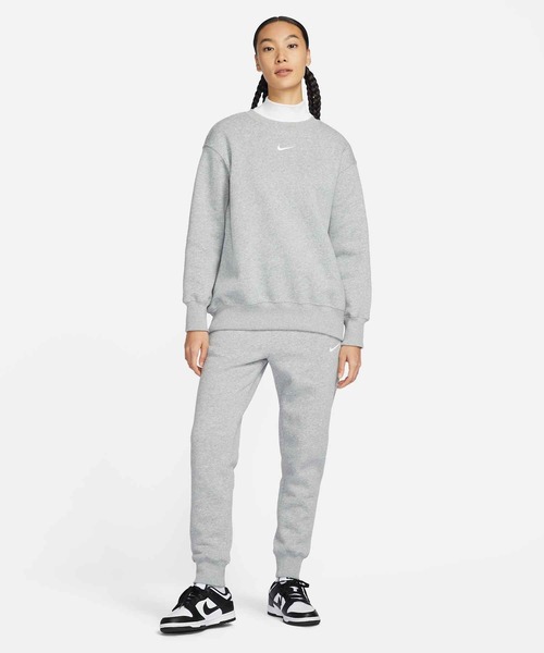 NIKE(ナイキ)の「《セットアップ対応商品》ナイキ スポーツウェア フェニックス フリース ウィメンズ オーバーサイズド クルーネック スウェットシャツ / Nike Sportswear Phoenix Fleece Women's Oversized Crewneck Sweatshirt DQ5734-063 Dark Grey Heather(スウェット・レディース・グレー系その他・M/L/2XL/XL/XS/S)」の8枚目の写真