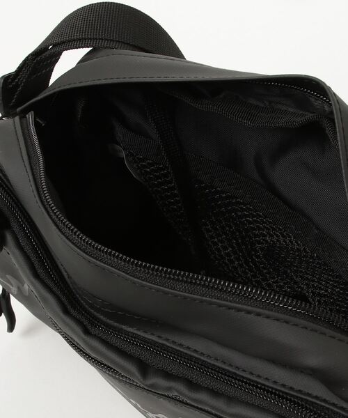 Mark Gonzales（マーク・ゴンザレス）の「【Mark Gonzales/マーク ゴンザレス】アートワークコレクション ヨコ型ミニショルダー(容量：約3L）（ショルダーバッグ・メンズ・ブラック/ブラック系その他・FREE）」の17枚目の写真