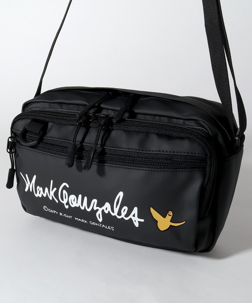 Mark Gonzales（マーク・ゴンザレス）の「【Mark Gonzales/マーク ゴンザレス】アートワークコレクション ヨコ型ミニショルダー(容量：約3L）（ショルダーバッグ・メンズ・ブラック/ブラック系その他・FREE）」の12枚目の写真