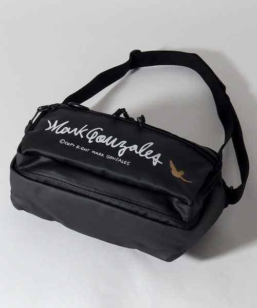 Mark Gonzales（マーク・ゴンザレス）の「【Mark Gonzales/マーク ゴンザレス】アートワークコレクション ヨコ型ミニショルダー(容量：約3L）（ショルダーバッグ・メンズ・ブラック/ブラック系その他・FREE）」の11枚目の写真