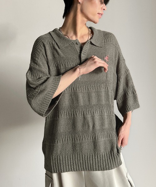 classicalelf（クラシカルエルフ）の「一枚で大人のラフスタイルが決まる。ワンポイント刺繍ブークレポロニットトップス(半袖)（ポロシャツ・メンズ・アイボリー/ブラック/チャコール・X-LARGE/SMALL/MEDIUM/LARGE）」の18枚目の写真