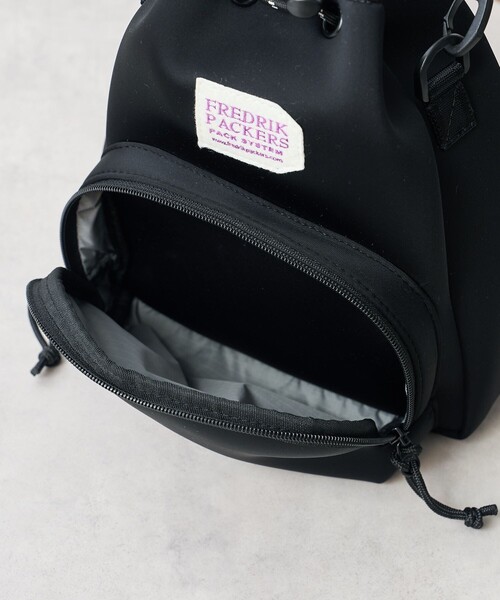 FREAK'S STORE（フリークスストア）の「FREDRIK PACKERS × FREAK'S STORE/フレドリックパッカーズ 別注 NP ROUND SHOULDER/別注 NP ラウンドショルダー/別注 BOUNCE SHOULDER/別注バウンスショルダー（ショルダーバッグ・レディース・ブラック・ONE SIZE）」の14枚目の写真
