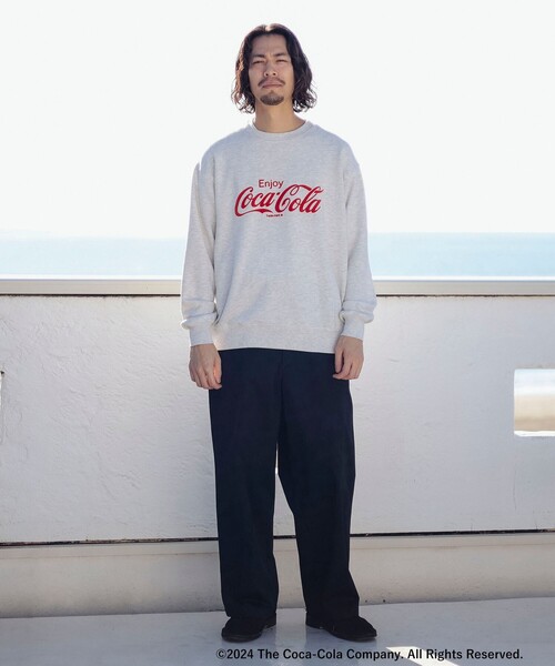 Coca Cola(コカコーラ)の「【別注】Coca-Cola / フロッキープリント クルーネック スウェット(スウェット・メンズ・シルバー/レッド・S/M/L/XL)」の5枚目の写真