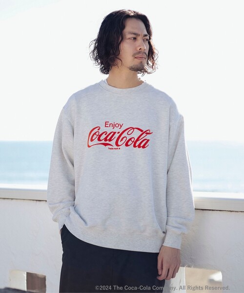 Coca Cola(コカコーラ)の「【別注】Coca-Cola / フロッキープリント クルーネック スウェット(スウェット・メンズ・シルバー/レッド・S/M/L/XL)」の7枚目の写真