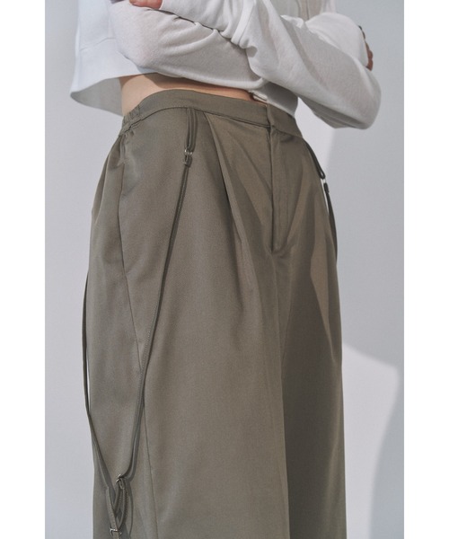 Solace(ソレイス)の「2wayサスペンダー付きワイドパンツ(スラックス・レディース・グレー/ブラック・FREE)」の10枚目の写真