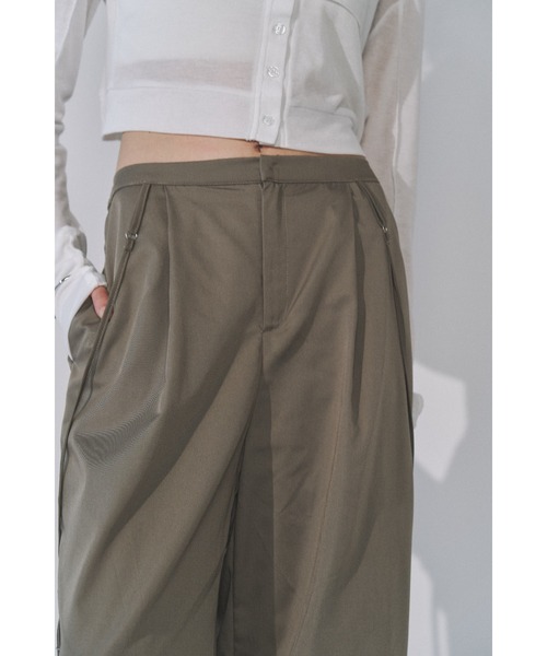 Solace(ソレイス)の「2wayサスペンダー付きワイドパンツ(スラックス・レディース・グレー/ブラック・FREE)」の11枚目の写真