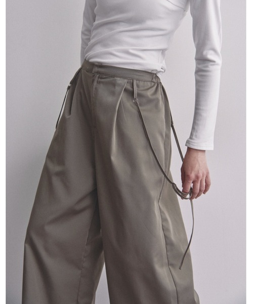Solace(ソレイス)の「2wayサスペンダー付きワイドパンツ(スラックス・レディース・グレー/ブラック・FREE)」の22枚目の写真