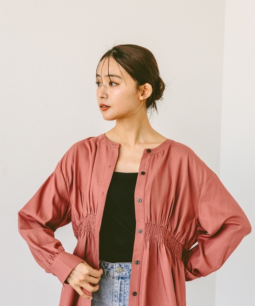 GLOBAL WORK（グローバルワーク）の「シャーリングシャツ長袖/286232（シャツ/ブラウス・レディース・コーラルピンク/ベージュ/スミクロ/アイボリー・MEDIUM/LARGE）」の17枚目の写真