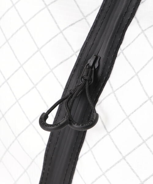 and wander（アンドワンダー）の「and wander/アンドワンダー  ECOPAK 18L backpack（バックパック/リュック・メンズ・ブラック/ホワイト系2・F）」の7枚目の写真