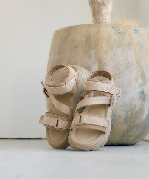 noyau（ノヤウ）の「トリプルベルクロ厚底スポーツサンダル（サンダル・レディース・ホワイト/ブラック/ベージュ・LL/S/M/L）」の3枚目の写真