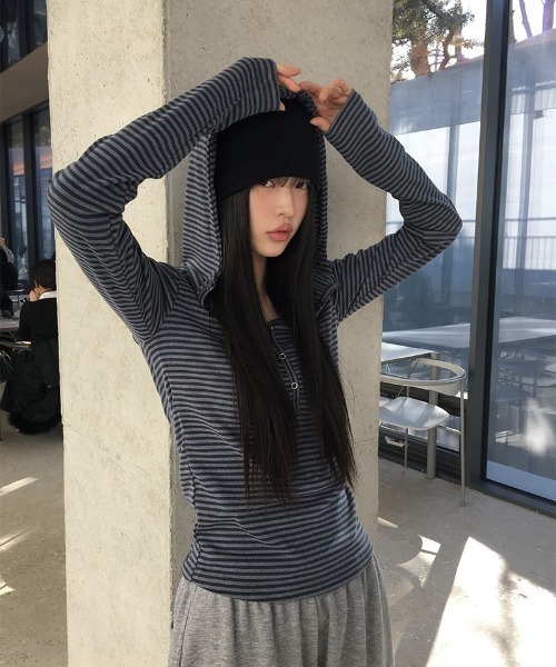 anyonemore（エニワンモア）の「[MADE] ラットスナップフードボタンTシャツ（パーカー・レディース・ホワイト/ストライプ・FREE）」の5枚目の写真