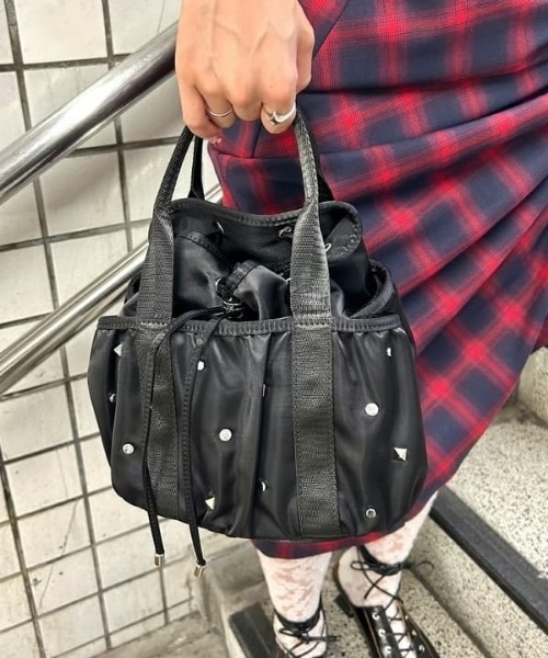 CONTROL FREAK(コントロールフリーク)の「CONTROL FREAK / スタッズ ミニ バッグ(トートバッグ・レディース・ブラウン/ブラック・ONE SIZE)」の1枚目の写真