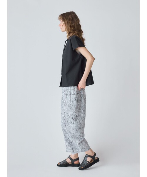 2024年ミディウミ MidiUmi ブラウス シャツ 半袖 黒 薄手 変形 2024年ミディウミ MidiUmi ブラウス シャツ 半袖 黒 薄手 変形