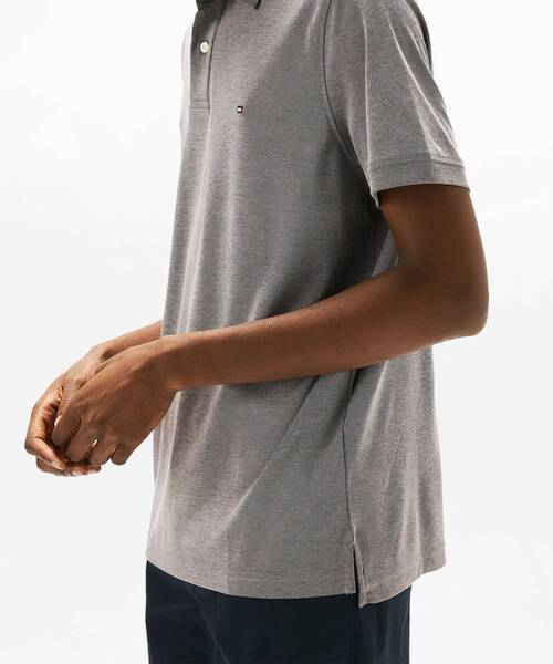 TOMMY HILFIGER（トミーヒルフィガー）の「パフォーマンスオックスフォードレギュラーポロシャツ（ポロシャツ・メンズ・ブラック・MEDIUM/X-LARGE/LARGE/SMALL）」の2枚目の写真