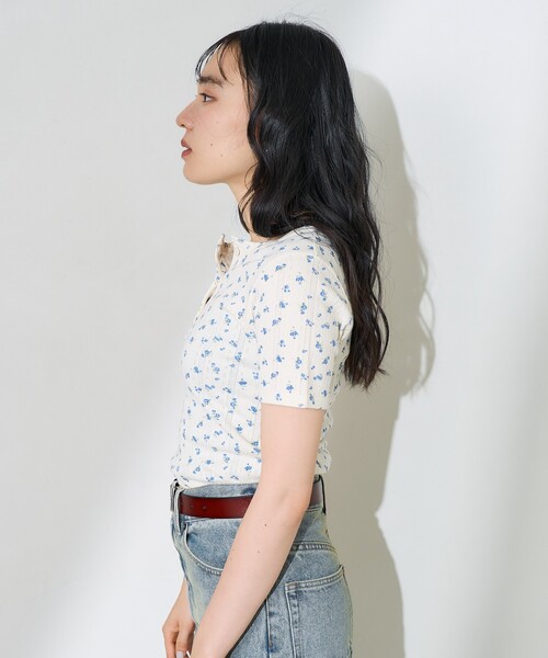 FREAK'S STORE（フリークスストア）の「花柄針抜きフライス ヘンリーTシャツ（Tシャツ/カットソー・レディース・オフホワイト/グレー/ネイビー・ﾌﾘ-）」の9枚目の写真