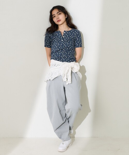 FREAK'S STORE（フリークスストア）の「花柄針抜きフライス ヘンリーTシャツ（Tシャツ/カットソー・レディース・オフホワイト/グレー/ネイビー・ﾌﾘ-）」の19枚目の写真