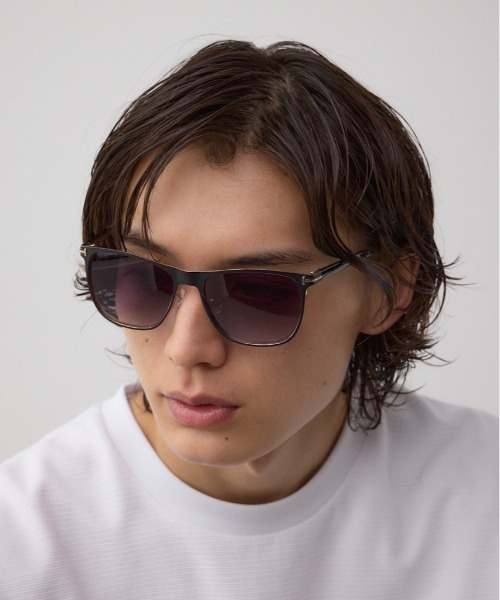 AZUL by moussy（アズールバイマウジー）の「スクエアフレームアイウェア（サングラス・メンズ・レッド/ブラック・FREE）」の2枚目の写真
