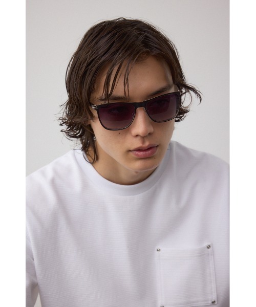 AZUL by moussy（アズールバイマウジー）の「スクエアフレームアイウェア（サングラス・メンズ・レッド/ブラック・FREE）」の3枚目の写真