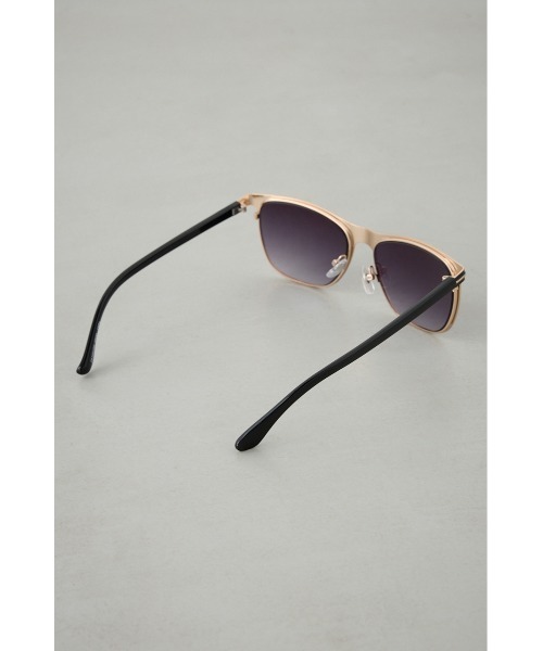 AZUL by moussy（アズールバイマウジー）の「スクエアフレームアイウェア（サングラス・メンズ・レッド/ブラック・FREE）」の7枚目の写真