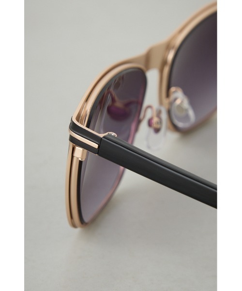 AZUL by moussy（アズールバイマウジー）の「スクエアフレームアイウェア（サングラス・メンズ・レッド/ブラック・FREE）」の10枚目の写真