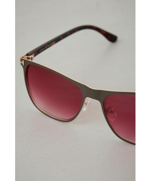 AZUL by moussy（アズールバイマウジー）の「スクエアフレームアイウェア（サングラス・メンズ・レッド/ブラック・FREE）」の18枚目の写真