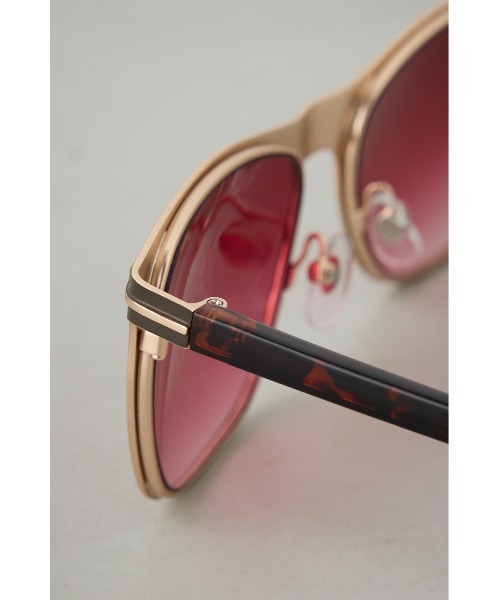 AZUL by moussy（アズールバイマウジー）の「スクエアフレームアイウェア（サングラス・メンズ・レッド/ブラック・FREE）」の19枚目の写真