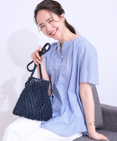 SHOO・LA・RUE（シューラルー）の「マクラメショルダーバッグ（ショルダーバッグ・レディース・ネイビー/アイボリー/キャメル・00）」の2枚目の写真