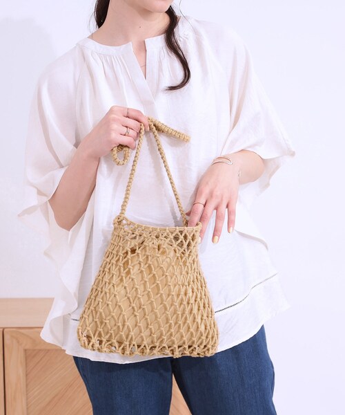 SHOO・LA・RUE（シューラルー）の「マクラメショルダーバッグ（ショルダーバッグ・レディース・ネイビー/アイボリー/キャメル・00）」の4枚目の写真