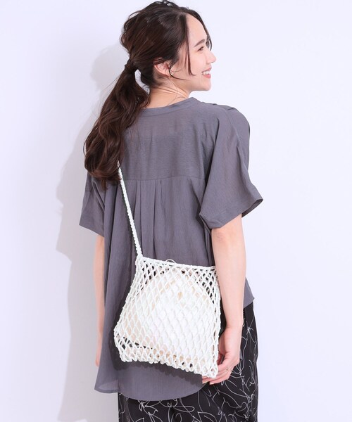 SHOO・LA・RUE（シューラルー）の「マクラメショルダーバッグ（ショルダーバッグ・レディース・ネイビー/アイボリー/キャメル・00）」の5枚目の写真