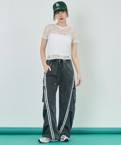 ANAP(アナップ)の「ウォッシュ加工 ライン スウェット カーゴパンツ(カーゴパンツ・レディース・ブラック/ブルー/ピンク/ライトグレー/ネイビー・FREE)」の11枚目の写真