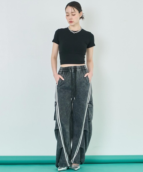 ANAP(アナップ)の「ウォッシュ加工 ライン スウェット カーゴパンツ(カーゴパンツ・レディース・ブラック/ブルー/ピンク/ライトグレー/ネイビー・FREE)」の9枚目の写真