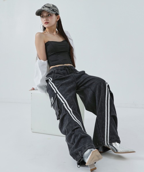 ANAP（アナップ）の「ウォッシュ加工 ライン スウェット カーゴパンツ（カーゴパンツ・レディース・ブラック/ブルー/ピンク/ライトグレー/ネイビー・FREE）」の12枚目の写真
