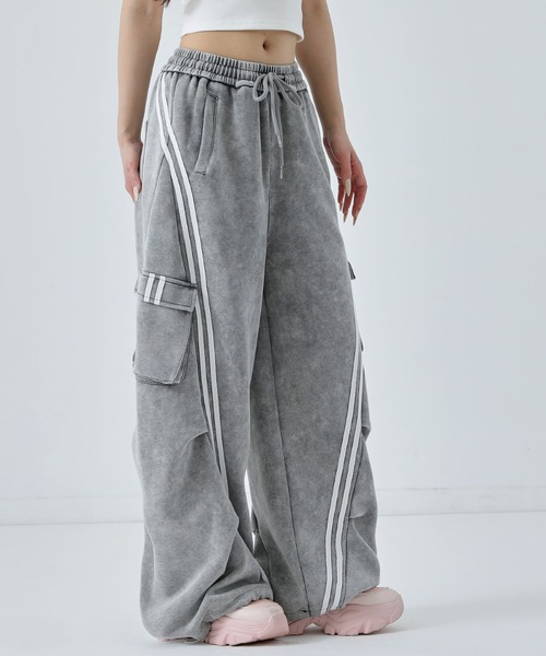 ANAP（アナップ）の「ウォッシュ加工 ライン スウェット カーゴパンツ（カーゴパンツ・レディース・ブラック/ブルー/ピンク/ライトグレー/ネイビー・FREE）」の15枚目の写真