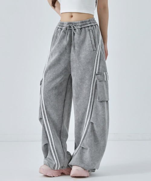 ANAP（アナップ）の「ウォッシュ加工 ライン スウェット カーゴパンツ（カーゴパンツ・レディース・ブラック/ブルー/ピンク/ライトグレー/ネイビー・FREE）」の18枚目の写真