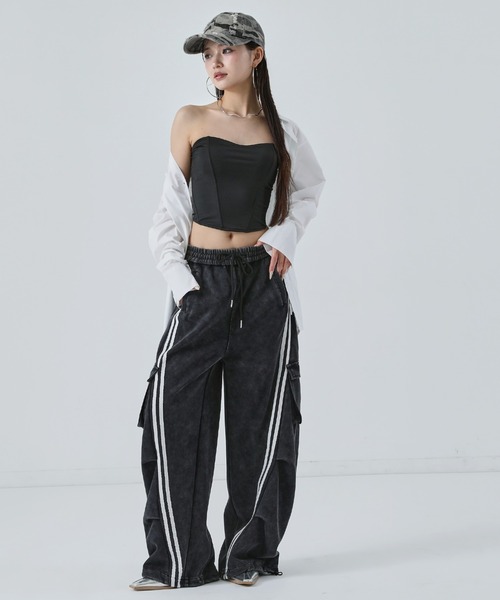 ANAP（アナップ）の「ウォッシュ加工 ライン スウェット カーゴパンツ（カーゴパンツ・レディース・ブラック/ブルー/ピンク/ライトグレー/ネイビー・FREE）」の7枚目の写真