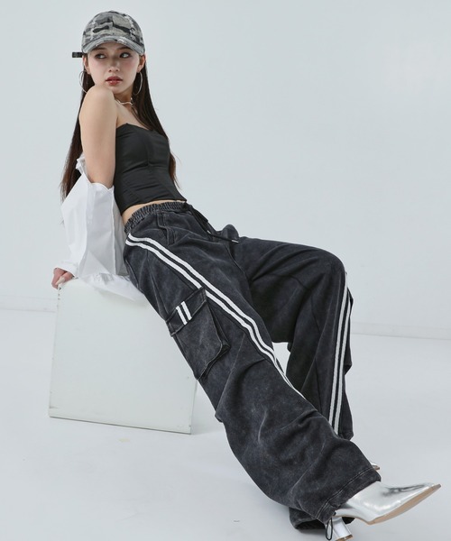 ANAP（アナップ）の「ウォッシュ加工 ライン スウェット カーゴパンツ（カーゴパンツ・レディース・ブラック/ブルー/ピンク/ライトグレー/ネイビー・FREE）」の10枚目の写真