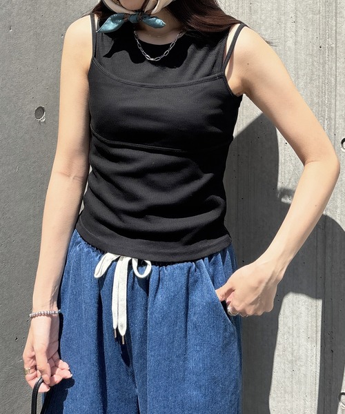 ISOOK(アイスー)の「【ISOOK / アイスー】ビスチェライクレイヤードタンクトップ / リブタンクトップ フェイクレイヤード 重ね着風 クルーネック ミドル丈 インナー 赤 白 黒 ZOZOTOWN限定(タンクトップ・レディース・ホワイト/レッド/ブラック・FREE)」の17枚目の写真