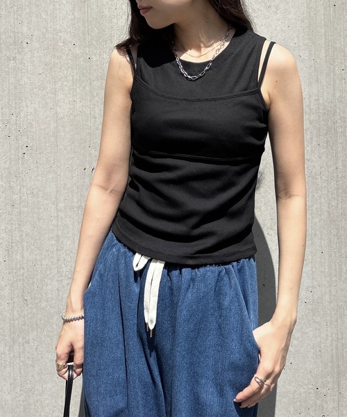 ISOOK(アイスー)の「【ISOOK / アイスー】ビスチェライクレイヤードタンクトップ / リブタンクトップ フェイクレイヤード 重ね着風 クルーネック ミドル丈 インナー 赤 白 黒 ZOZOTOWN限定(タンクトップ・レディース・ホワイト/レッド/ブラック・FREE)」の19枚目の写真